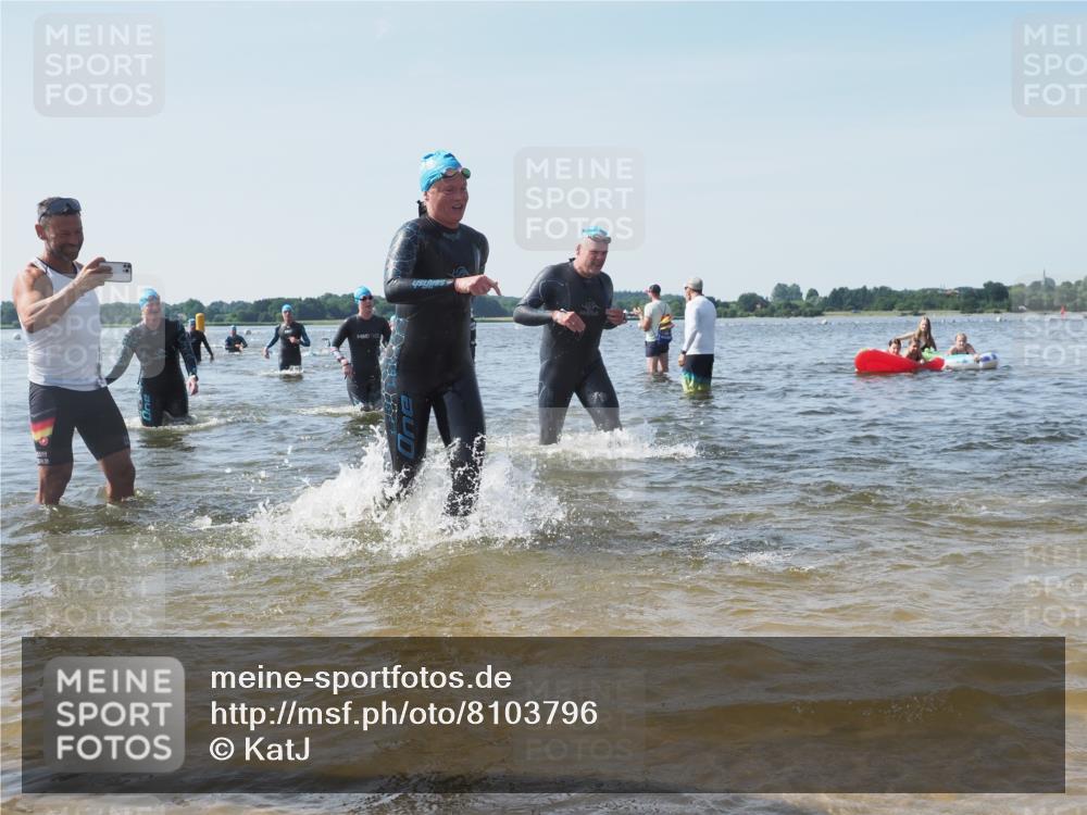 22.06.2025 - Viking Triathlon KatJ http://msf.ph/oto/8103796 22.06.2025 10:35:03 Schwimmen 17, 43, 139, 157, 161, 434, 475, 495, 548, 660 meine-sportfotos.de