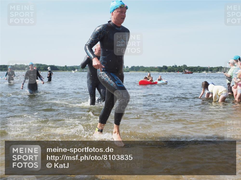 22.06.2025 - Viking Triathlon KatJ http://msf.ph/oto/8103835 22.06.2025 10:35:04 Schwimmen 17, 43, 139, 157, 475, 495, 548, 660 meine-sportfotos.de