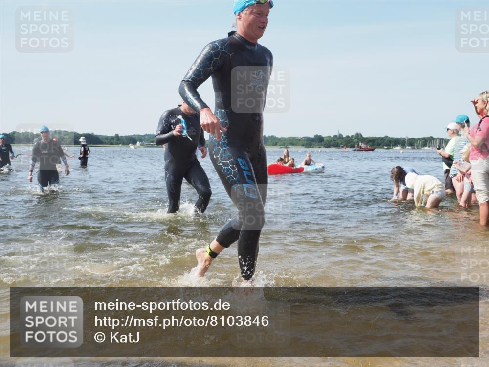 22.06.2025 - Viking Triathlon KatJ http://msf.ph/oto/8103846 22.06.2025 10:35:04 Schwimmen 17, 43, 139, 157, 475, 495, 548, 660 meine-sportfotos.de