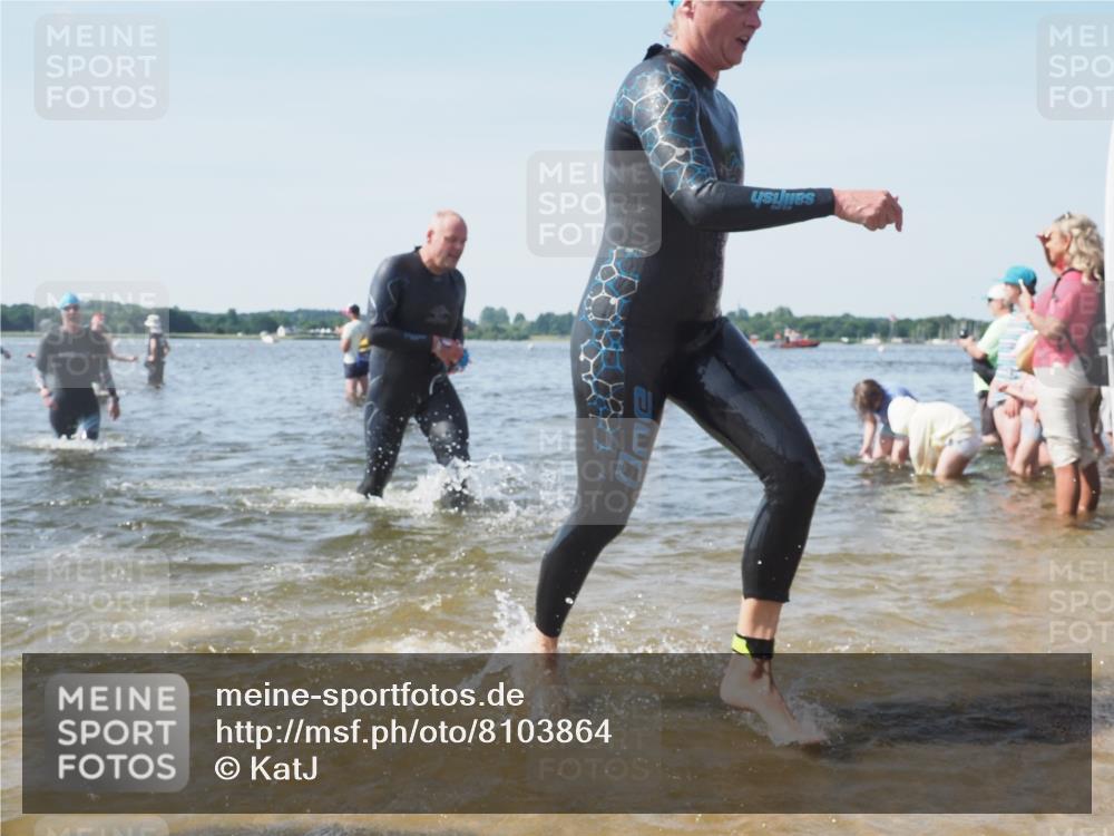 22.06.2025 - Viking Triathlon KatJ http://msf.ph/oto/8103864 22.06.2025 10:35:04 Schwimmen 17, 43, 139, 157, 475, 495, 548, 660 meine-sportfotos.de