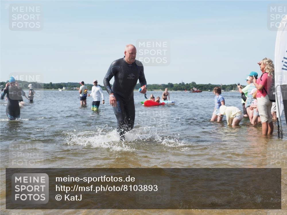 22.06.2025 - Viking Triathlon KatJ http://msf.ph/oto/8103893 22.06.2025 10:35:05 Schwimmen 17, 43, 139, 157, 365, 475, 495, 548, 660 meine-sportfotos.de