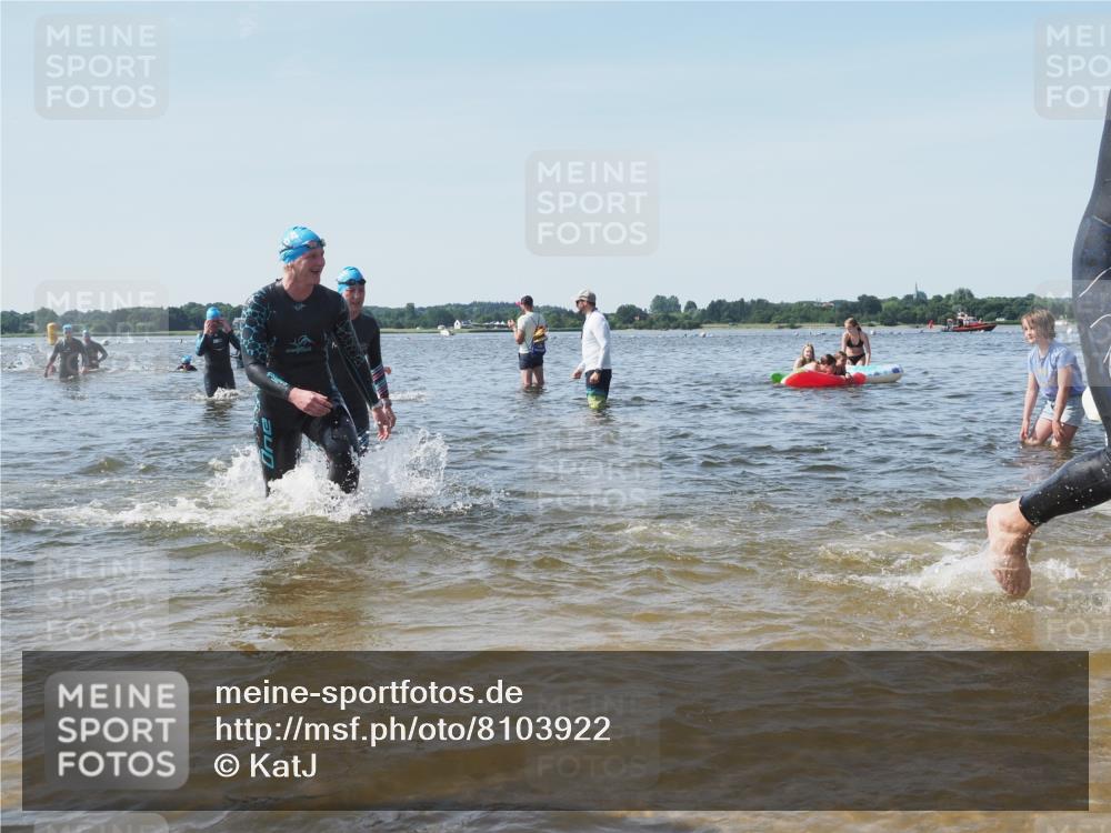 22.06.2025 - Viking Triathlon KatJ http://msf.ph/oto/8103922 22.06.2025 10:35:06 Schwimmen 17, 43, 139, 157, 296, 365, 475, 495, 548, 660 meine-sportfotos.de