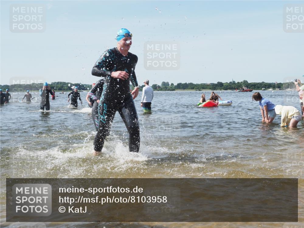 22.06.2025 - Viking Triathlon KatJ http://msf.ph/oto/8103958 22.06.2025 10:35:08 Schwimmen 139, 157, 204, 296, 365, 475, 495, 548, 660 meine-sportfotos.de