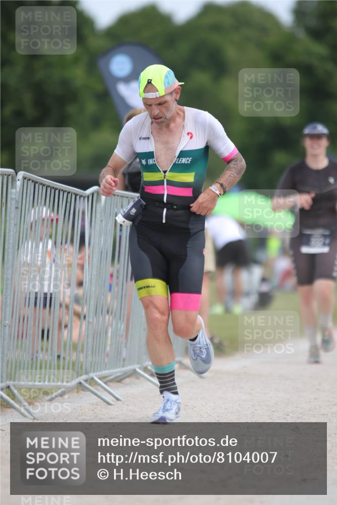22.06.2025 - Viking Triathlon H.Heesch http://msf.ph/oto/8104007 22.06.2025 13:23:15 Laufen 289, 332 meine-sportfotos.de