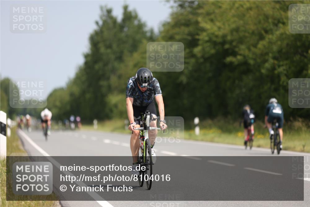 22.06.2025 - Viking Triathlon Yannick Fuchs http://msf.ph/oto/8104016 22.06.2025 12:07:22 Radfahren 3, 21, 200, 469 meine-sportfotos.de