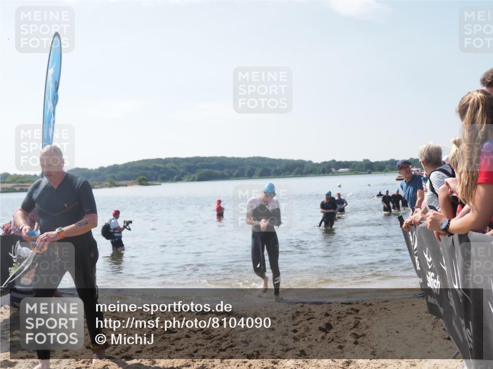 22.06.2025 - Viking Triathlon MichiJ http://msf.ph/oto/8104090 22.06.2025 10:47:10 Schwimmen 51, 74, 76, 378, 421 meine-sportfotos.de