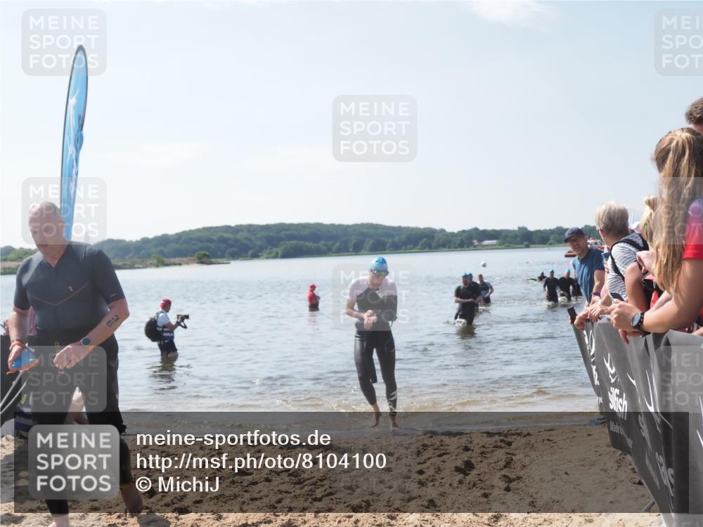 22.06.2025 - Viking Triathlon MichiJ http://msf.ph/oto/8104100 22.06.2025 10:47:10 Schwimmen 51, 74, 76, 378, 421 meine-sportfotos.de