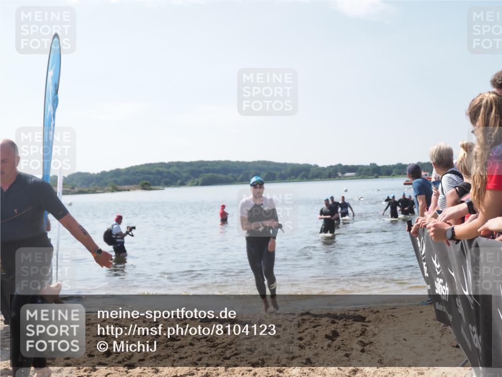 22.06.2025 - Viking Triathlon MichiJ http://msf.ph/oto/8104123 22.06.2025 10:47:10 Schwimmen 51, 74, 76, 378, 421 meine-sportfotos.de
