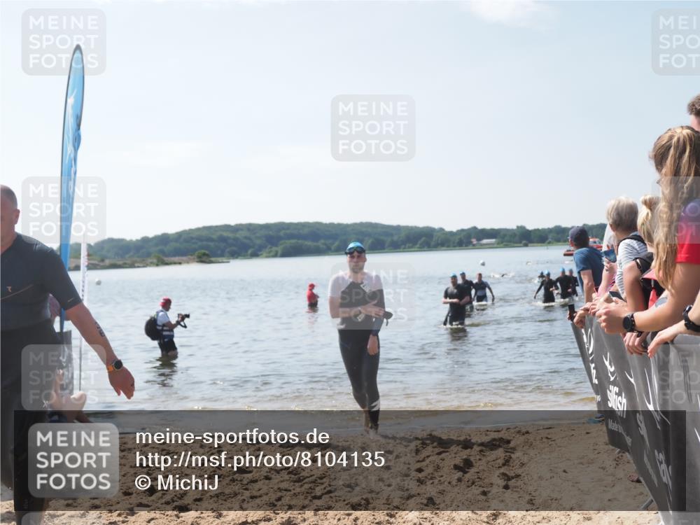 22.06.2025 - Viking Triathlon MichiJ http://msf.ph/oto/8104135 22.06.2025 10:47:10 Schwimmen 51, 74, 76, 378, 421 meine-sportfotos.de