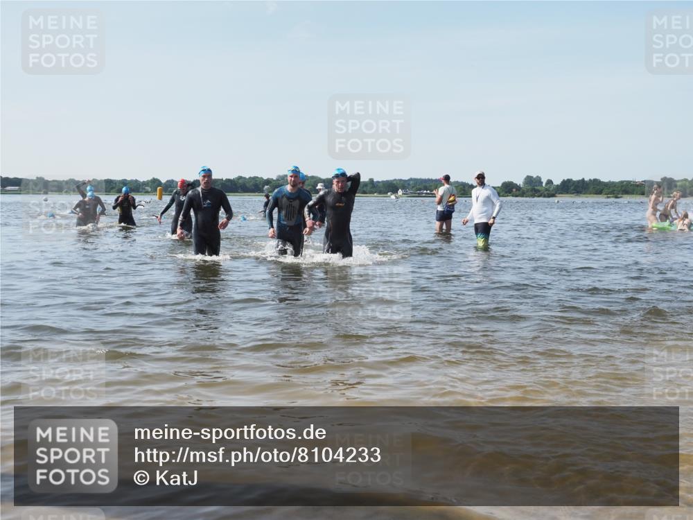 22.06.2025 - Viking Triathlon KatJ http://msf.ph/oto/8104233 22.06.2025 10:35:20 Schwimmen 107, 139, 204, 296, 320, 365, 395, 482, 508, 632 meine-sportfotos.de