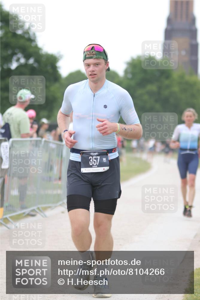 22.06.2025 - Viking Triathlon H.Heesch http://msf.ph/oto/8104266 22.06.2025 15:54:59 Laufen 357, 498 meine-sportfotos.de