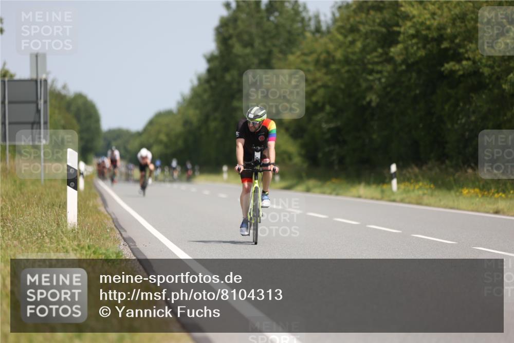 22.06.2025 - Viking Triathlon Yannick Fuchs http://msf.ph/oto/8104313 22.06.2025 12:07:40 Radfahren 11, 33, 97, 179, 382, 420, 556 meine-sportfotos.de