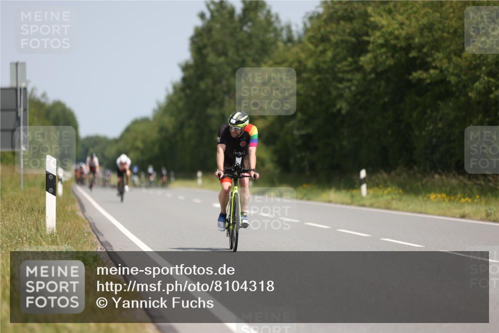 22.06.2025 - Viking Triathlon Yannick Fuchs http://msf.ph/oto/8104318 22.06.2025 12:07:41 Radfahren 11, 33, 97, 179, 382, 420, 556 meine-sportfotos.de