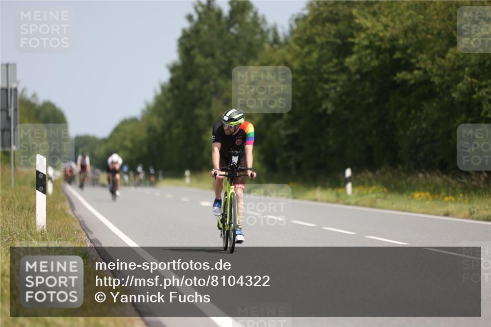 22.06.2025 - Viking Triathlon Yannick Fuchs http://msf.ph/oto/8104322 22.06.2025 12:07:41 Radfahren 11, 33, 97, 179, 382, 420, 556 meine-sportfotos.de