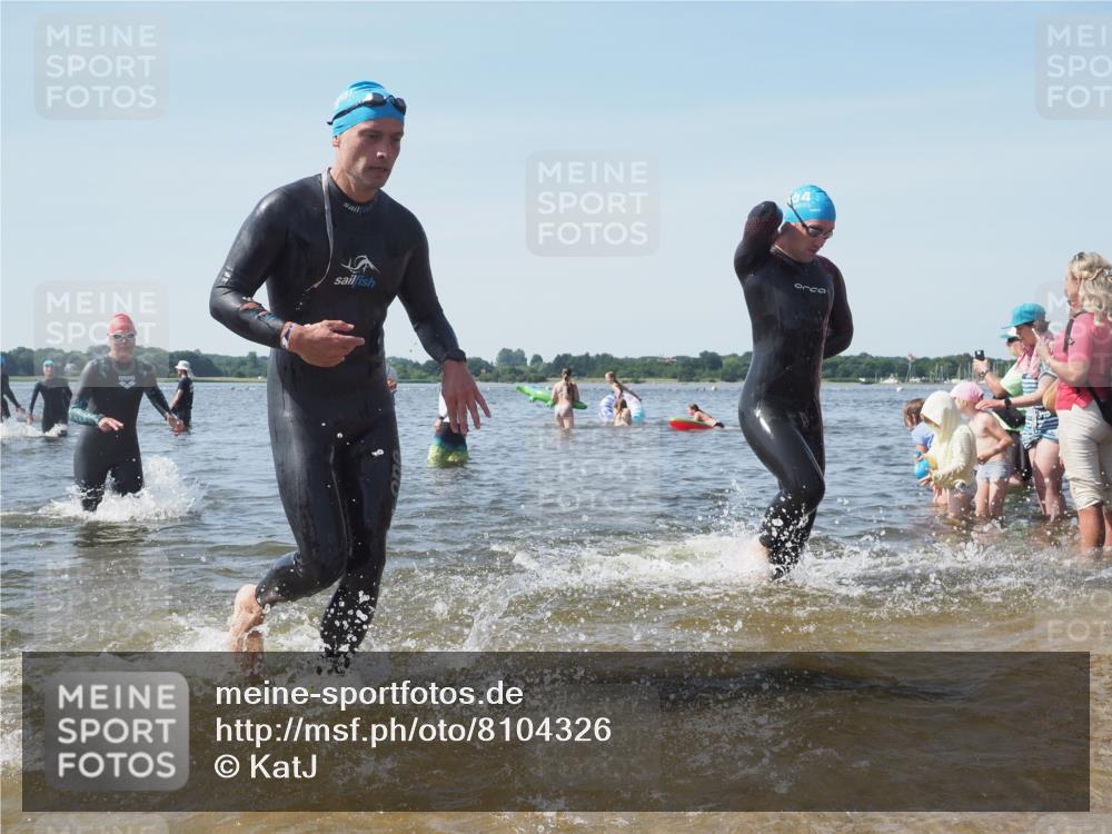22.06.2025 - Viking Triathlon KatJ http://msf.ph/oto/8104326 22.06.2025 10:35:27 Schwimmen 107, 127, 134, 204, 296, 320, 395, 415, 482, 508, 602, 632 meine-sportfotos.de