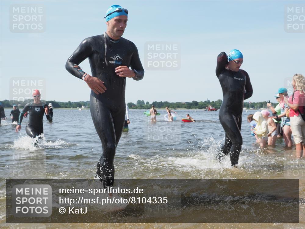 22.06.2025 - Viking Triathlon KatJ http://msf.ph/oto/8104335 22.06.2025 10:35:27 Schwimmen 107, 127, 134, 204, 296, 320, 395, 415, 482, 508, 602, 632 meine-sportfotos.de