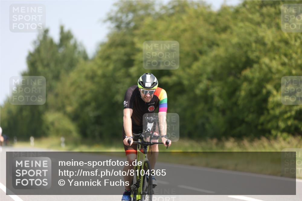 22.06.2025 - Viking Triathlon Yannick Fuchs http://msf.ph/oto/8104365 22.06.2025 12:07:42 Radfahren 11, 33, 97, 179, 420, 556 meine-sportfotos.de