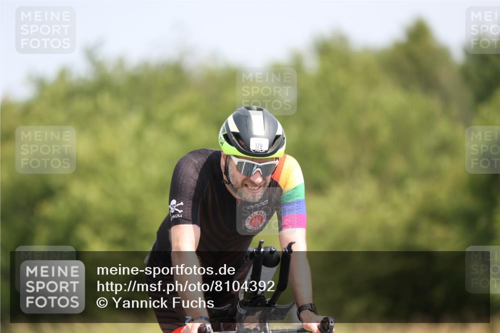 22.06.2025 - Viking Triathlon Yannick Fuchs http://msf.ph/oto/8104392 22.06.2025 12:07:43 Radfahren 11, 33, 97, 179, 396, 420, 556 meine-sportfotos.de