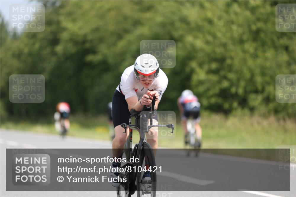 22.06.2025 - Viking Triathlon Yannick Fuchs http://msf.ph/oto/8104421 22.06.2025 12:07:48 Radfahren 97, 396, 556 meine-sportfotos.de