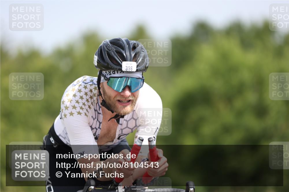22.06.2025 - Viking Triathlon Yannick Fuchs http://msf.ph/oto/8104543 22.06.2025 12:07:54 Radfahren 157, 325, 334, 396 meine-sportfotos.de