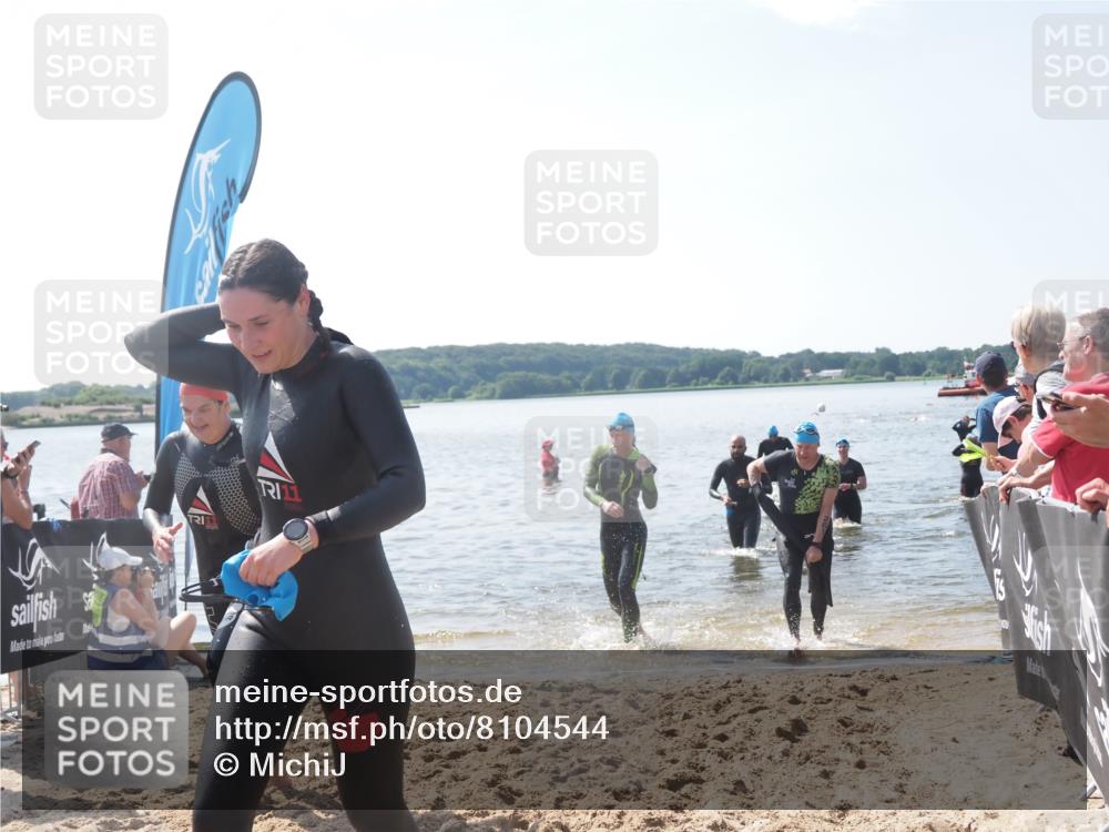 22.06.2025 - Viking Triathlon MichiJ http://msf.ph/oto/8104544 22.06.2025 10:47:49 Schwimmen 71, 84, 190, 223, 261, 285, 452, 606 meine-sportfotos.de