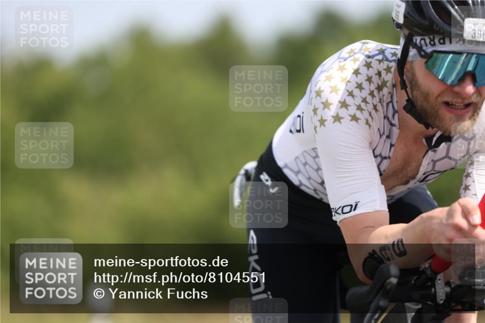 22.06.2025 - Viking Triathlon Yannick Fuchs http://msf.ph/oto/8104551 22.06.2025 12:07:54 Radfahren 157, 325, 334, 396 meine-sportfotos.de