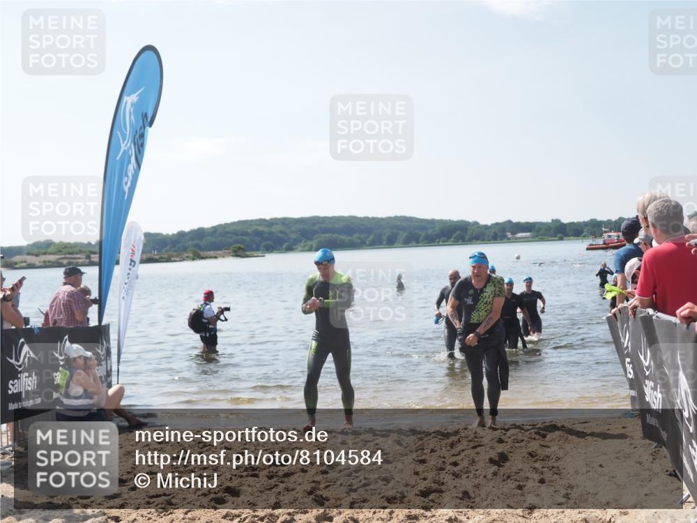 22.06.2025 - Viking Triathlon MichiJ http://msf.ph/oto/8104584 22.06.2025 10:47:50 Schwimmen 71, 84, 190, 223, 261, 285, 452 meine-sportfotos.de