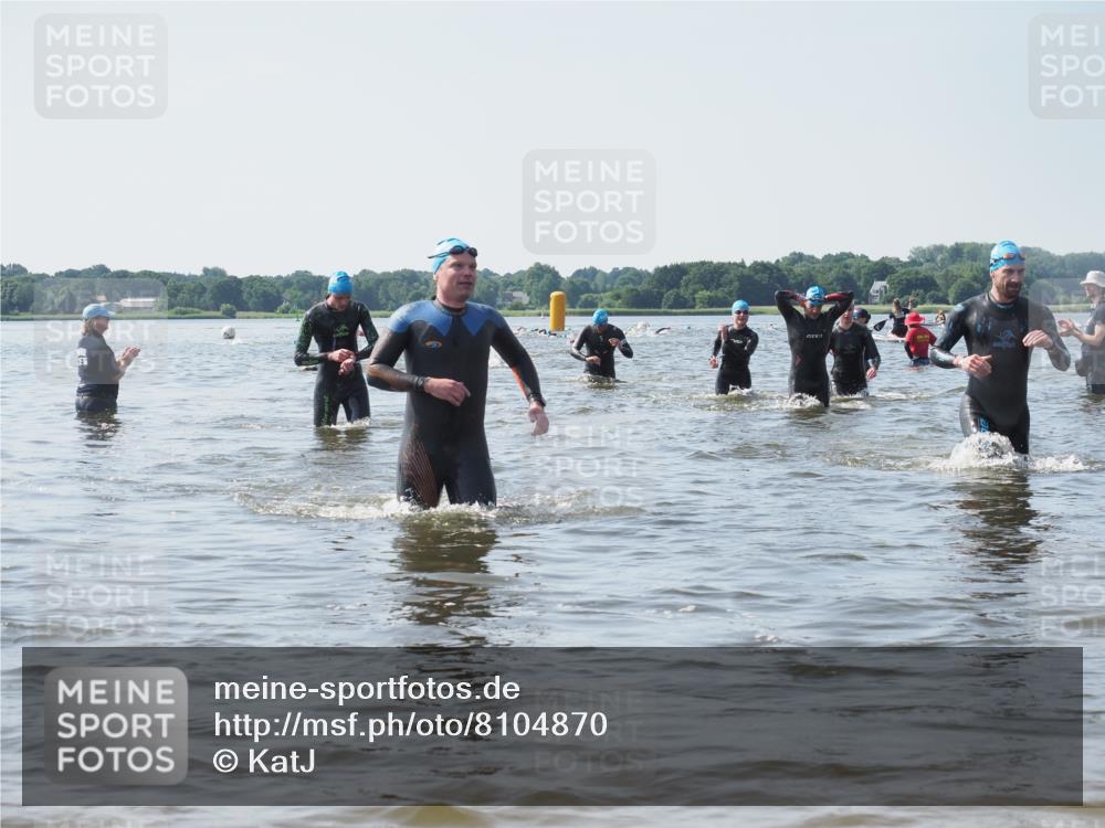 22.06.2025 - Viking Triathlon KatJ http://msf.ph/oto/8104870 22.06.2025 10:35:56 Schwimmen 19, 265, 313, 377, 448, 552, 636 meine-sportfotos.de