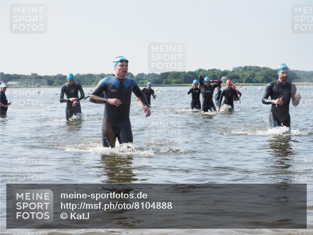 22.06.2025 - Viking Triathlon KatJ http://msf.ph/oto/8104888 22.06.2025 10:35:57 Schwimmen 19, 265, 313, 377, 448, 552, 636 meine-sportfotos.de