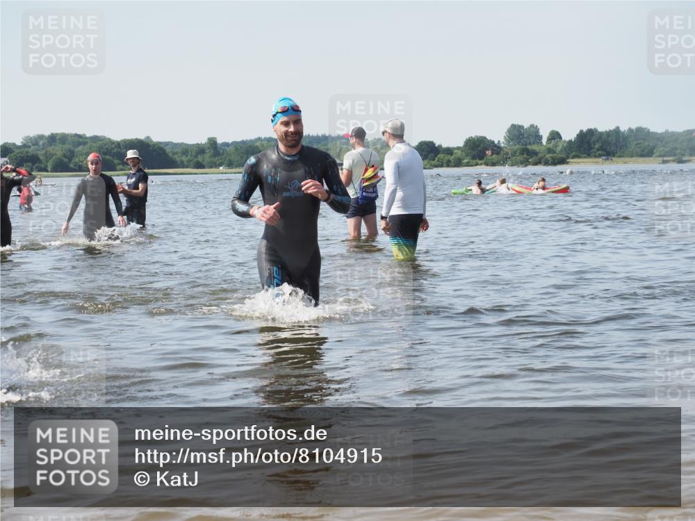 22.06.2025 - Viking Triathlon KatJ http://msf.ph/oto/8104915 22.06.2025 10:35:59 Schwimmen 19, 265, 313, 377, 448, 552, 636 meine-sportfotos.de