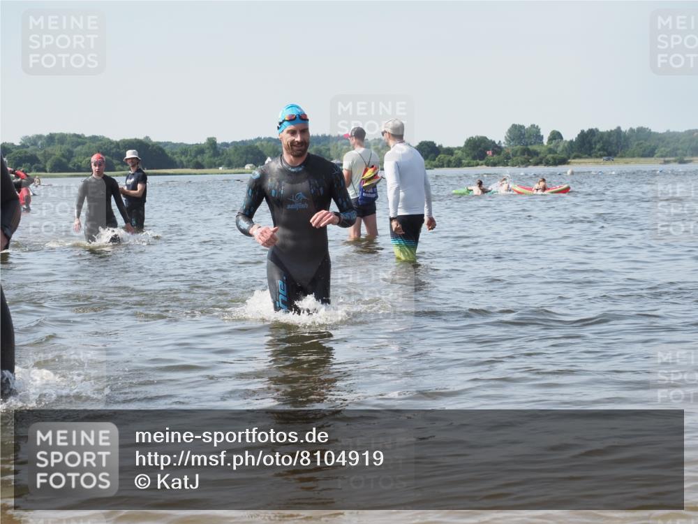 22.06.2025 - Viking Triathlon KatJ http://msf.ph/oto/8104919 22.06.2025 10:35:59 Schwimmen 19, 265, 313, 377, 448, 552, 636 meine-sportfotos.de