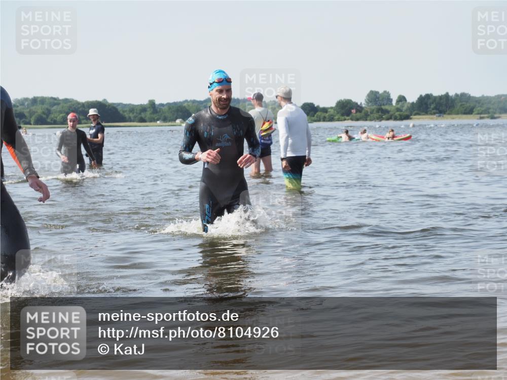 22.06.2025 - Viking Triathlon KatJ http://msf.ph/oto/8104926 22.06.2025 10:35:59 Schwimmen 19, 265, 313, 377, 448, 552, 636 meine-sportfotos.de