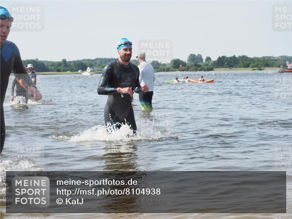 22.06.2025 - Viking Triathlon KatJ http://msf.ph/oto/8104938 22.06.2025 10:35:59 Schwimmen 19, 265, 313, 377, 448, 552, 636 meine-sportfotos.de