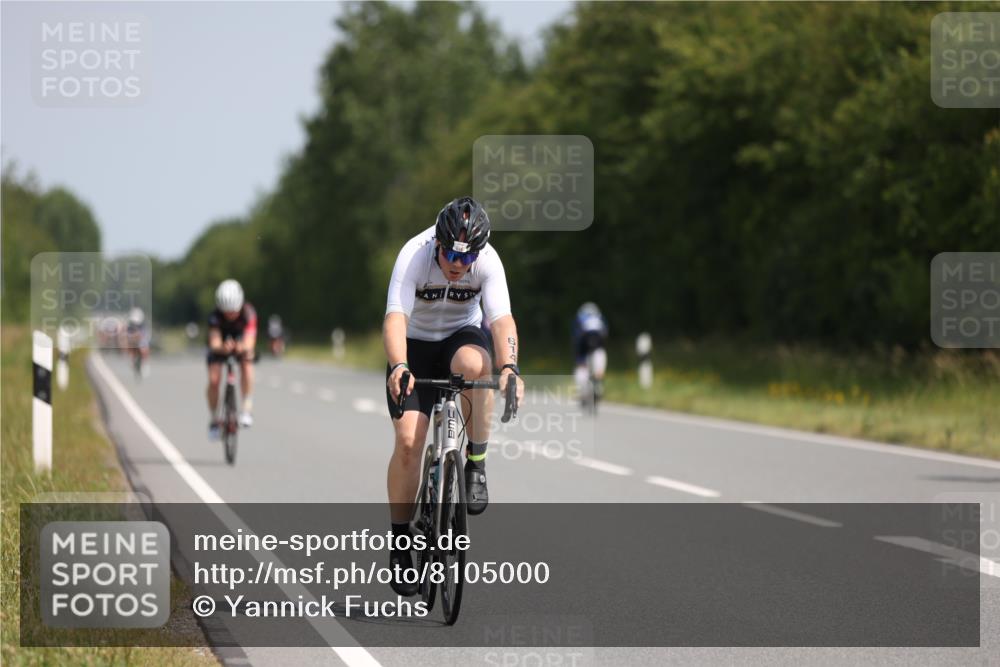 22.06.2025 - Viking Triathlon Yannick Fuchs http://msf.ph/oto/8105000 22.06.2025 11:28:59 Radfahren 11, 14, 33, 171, 251, 310, 614 meine-sportfotos.de