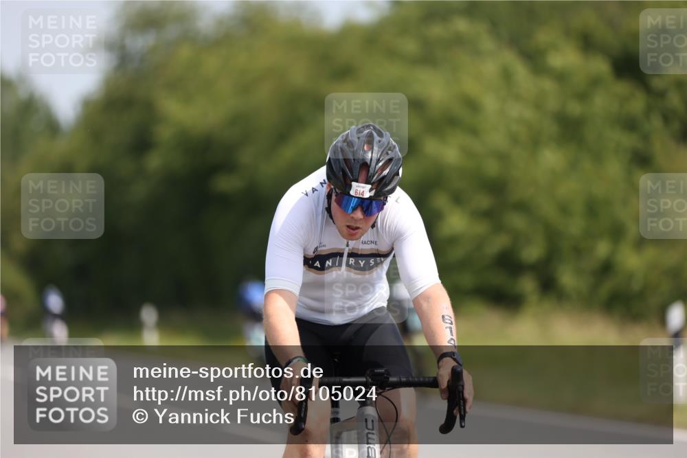 22.06.2025 - Viking Triathlon Yannick Fuchs http://msf.ph/oto/8105024 22.06.2025 11:29:00 Radfahren 14, 33, 171, 251, 310, 614 meine-sportfotos.de
