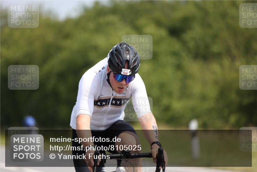 22.06.2025 - Viking Triathlon Yannick Fuchs http://msf.ph/oto/8105025 22.06.2025 11:29:00 Radfahren 14, 33, 171, 251, 310, 614 meine-sportfotos.de