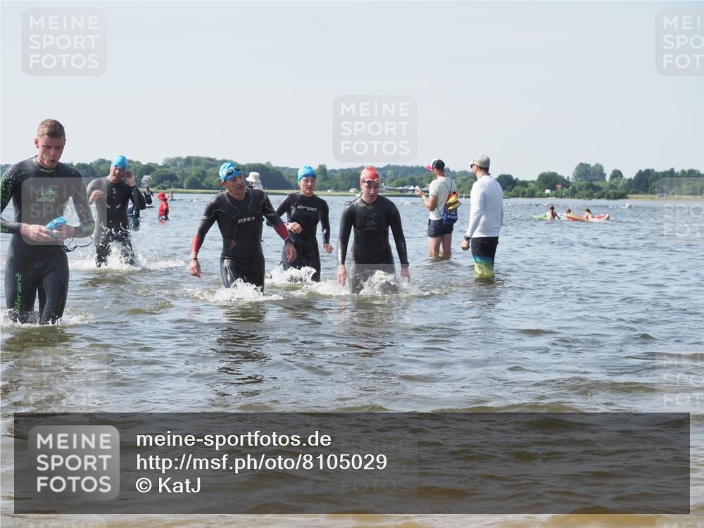 22.06.2025 - Viking Triathlon KatJ http://msf.ph/oto/8105029 22.06.2025 10:36:05 Schwimmen 19, 265, 313, 377, 407, 448, 636 meine-sportfotos.de