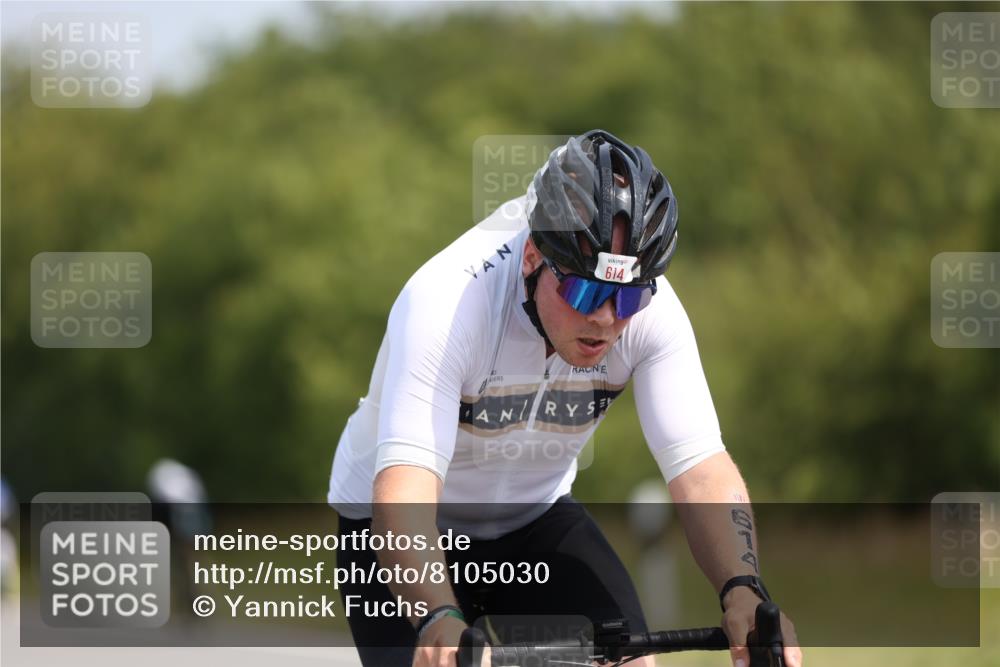 22.06.2025 - Viking Triathlon Yannick Fuchs http://msf.ph/oto/8105030 22.06.2025 11:29:00 Radfahren 14, 33, 171, 251, 310, 614 meine-sportfotos.de
