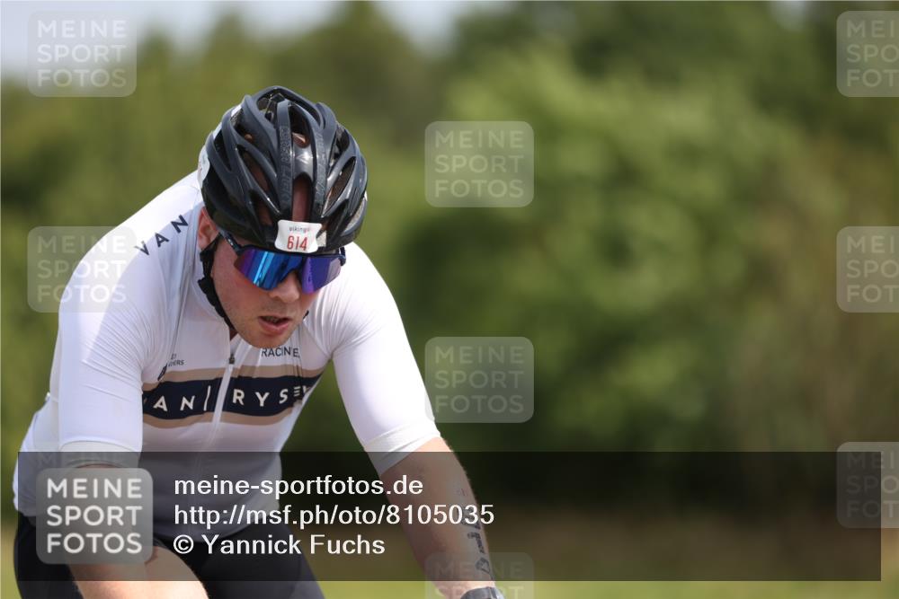22.06.2025 - Viking Triathlon Yannick Fuchs http://msf.ph/oto/8105035 22.06.2025 11:29:01 Radfahren 14, 33, 251, 310, 394, 614 meine-sportfotos.de