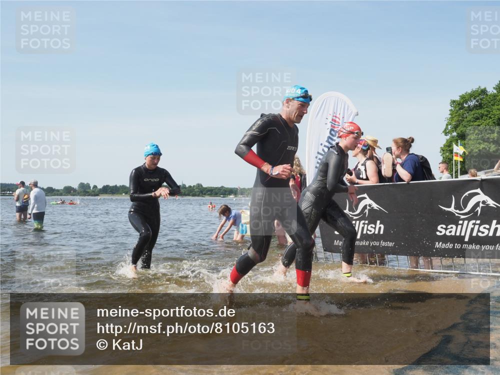 22.06.2025 - Viking Triathlon KatJ http://msf.ph/oto/8105163 22.06.2025 10:36:11 Schwimmen 19, 101, 313, 334, 377, 407, 448, 636 meine-sportfotos.de