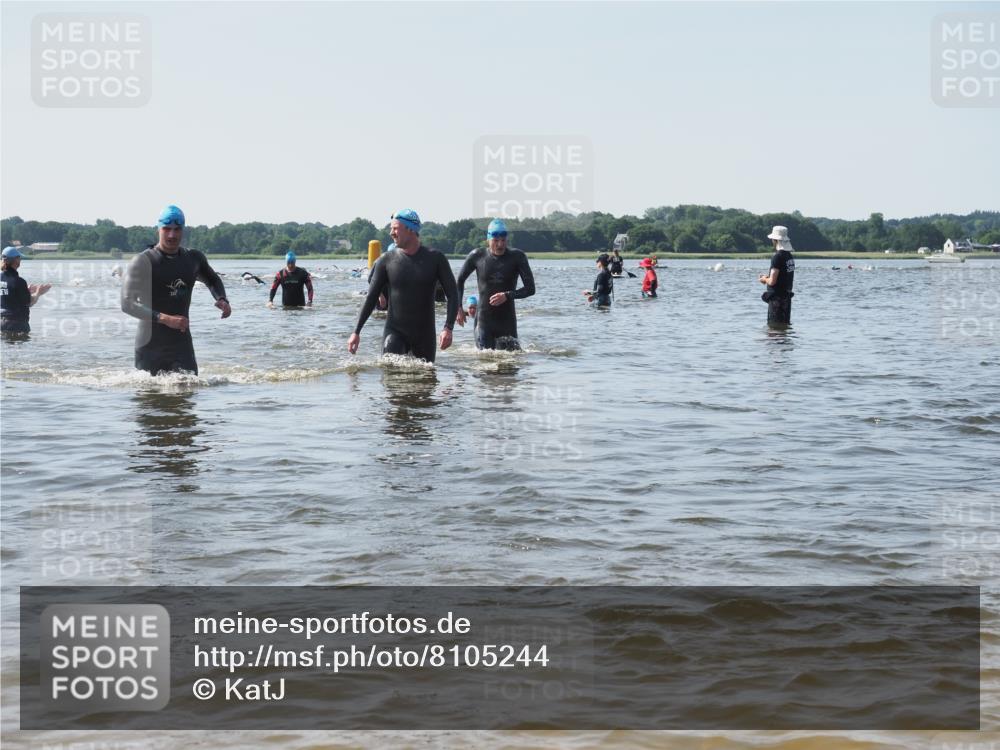 22.06.2025 - Viking Triathlon KatJ http://msf.ph/oto/8105244 22.06.2025 10:36:18 Schwimmen 88, 101, 334, 407 meine-sportfotos.de