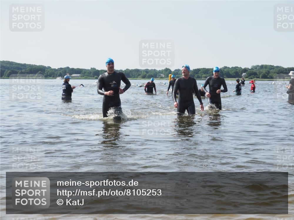 22.06.2025 - Viking Triathlon KatJ http://msf.ph/oto/8105253 22.06.2025 10:36:18 Schwimmen 88, 101, 334, 407 meine-sportfotos.de