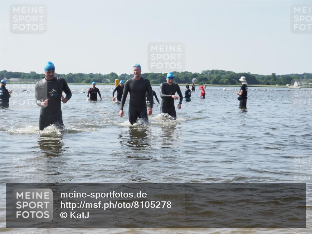 22.06.2025 - Viking Triathlon KatJ http://msf.ph/oto/8105278 22.06.2025 10:36:19 Schwimmen 42, 88, 101, 334, 407 meine-sportfotos.de