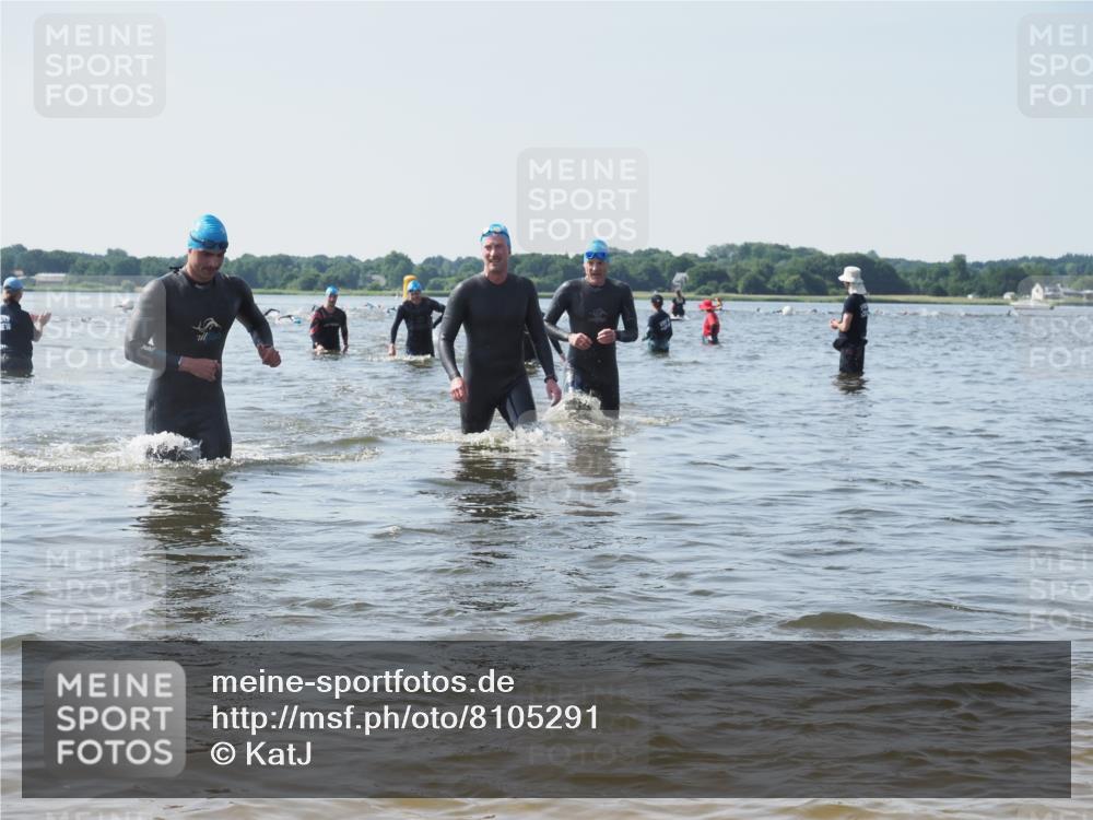 22.06.2025 - Viking Triathlon KatJ http://msf.ph/oto/8105291 22.06.2025 10:36:20 Schwimmen 42, 88, 101, 334, 407 meine-sportfotos.de