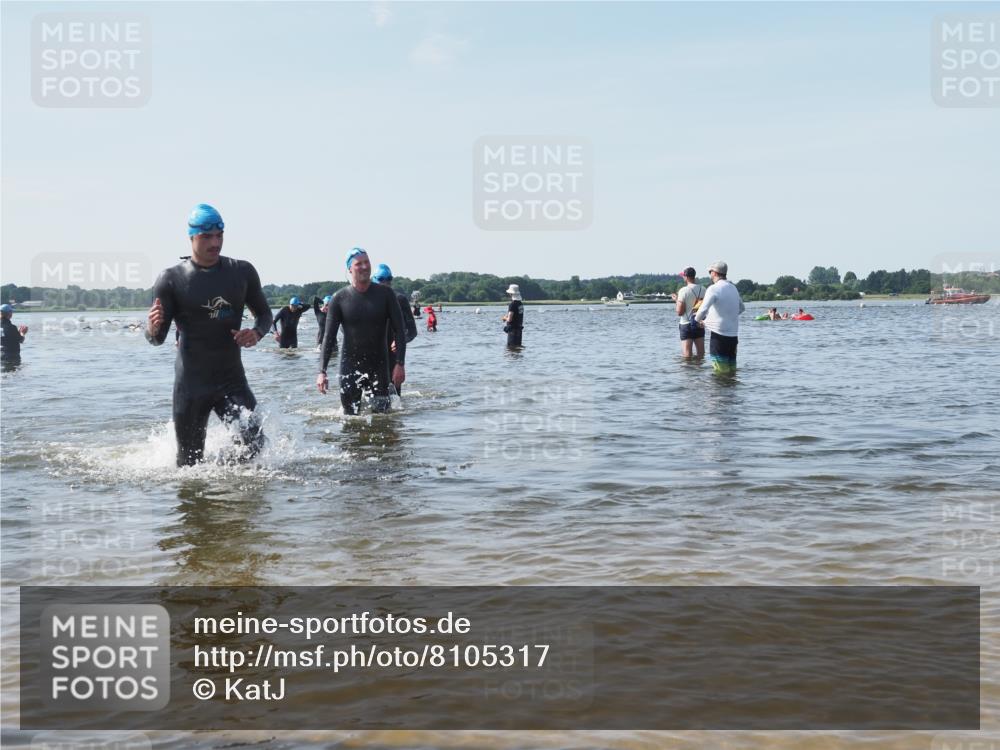22.06.2025 - Viking Triathlon KatJ http://msf.ph/oto/8105317 22.06.2025 10:36:22 Schwimmen 42, 88, 101, 232, 251, 334, 407 meine-sportfotos.de