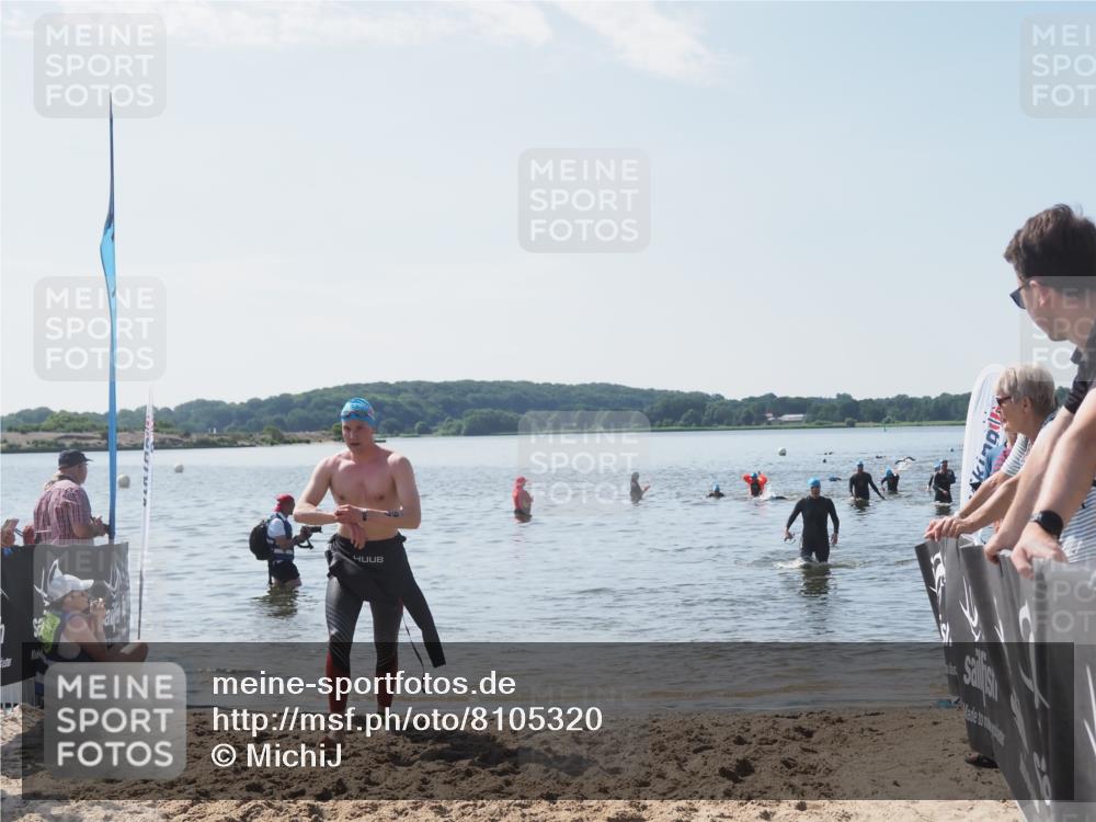 22.06.2025 - Viking Triathlon MichiJ http://msf.ph/oto/8105320 22.06.2025 10:50:13 Schwimmen 97, 431, 463 meine-sportfotos.de