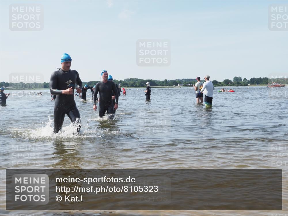 22.06.2025 - Viking Triathlon KatJ http://msf.ph/oto/8105323 22.06.2025 10:36:22 Schwimmen 42, 88, 101, 232, 251, 334, 407 meine-sportfotos.de