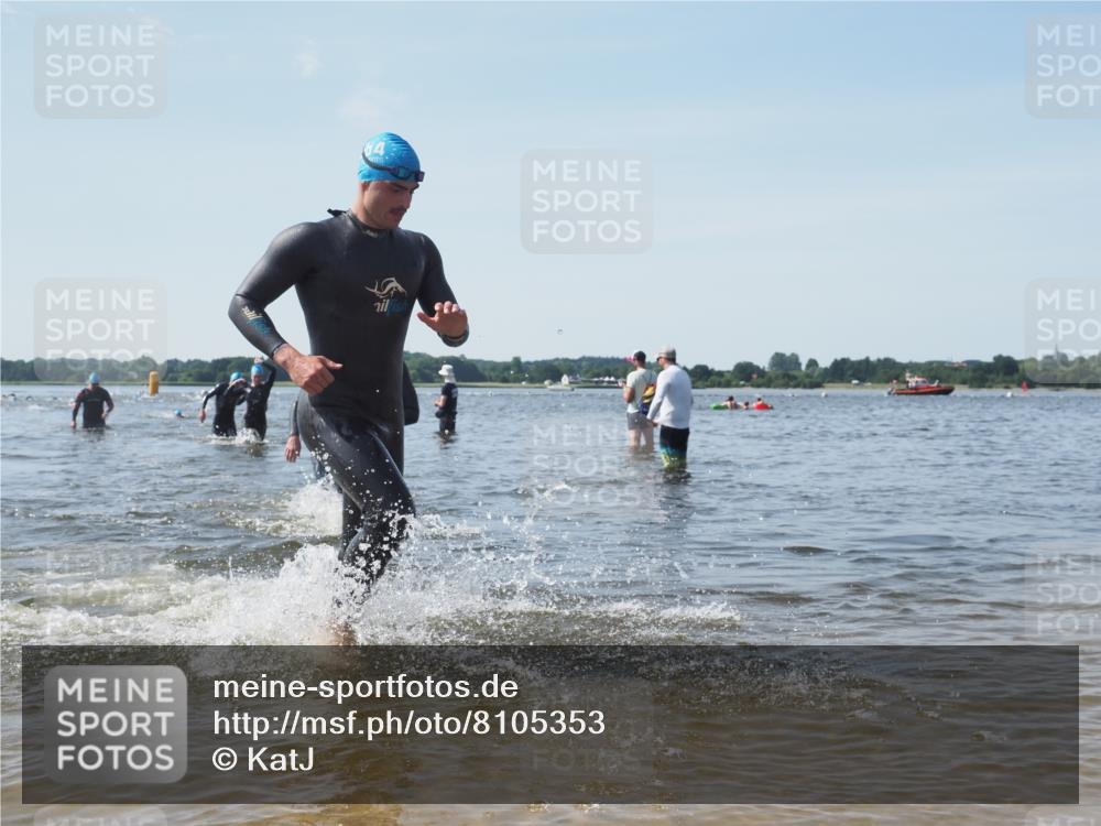 22.06.2025 - Viking Triathlon KatJ http://msf.ph/oto/8105353 22.06.2025 10:36:23 Schwimmen 42, 88, 101, 232, 251, 334, 407 meine-sportfotos.de