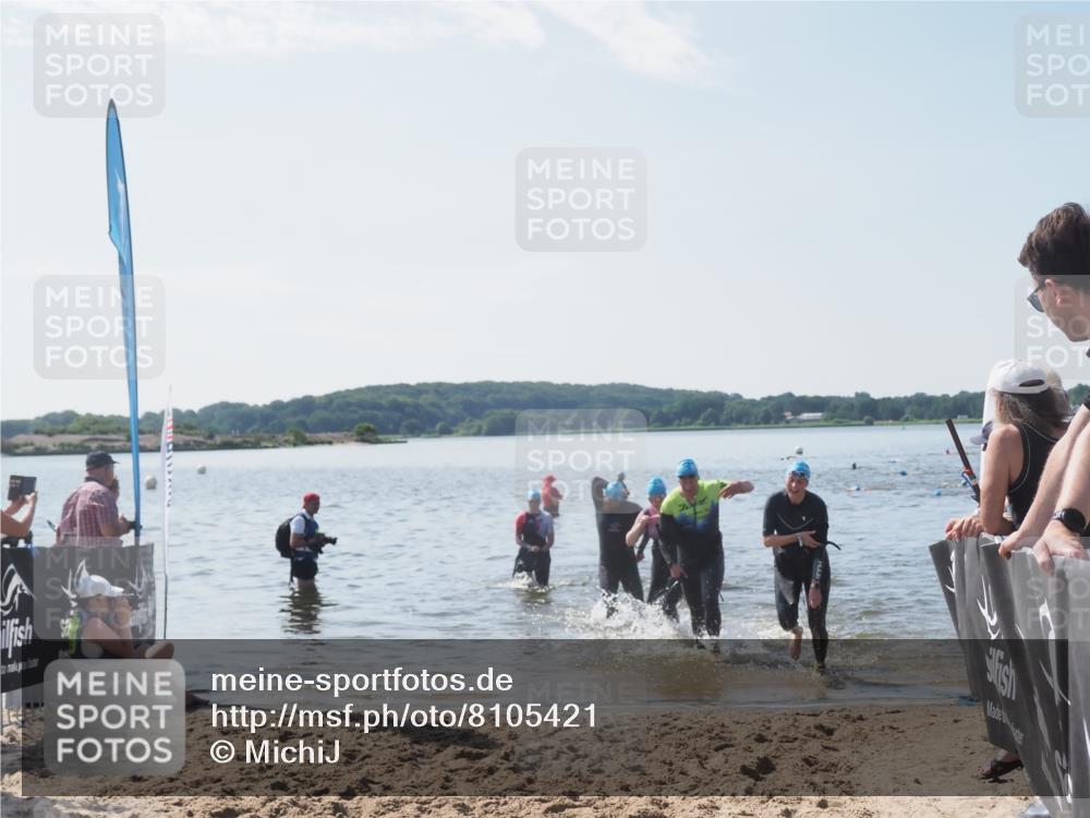 22.06.2025 - Viking Triathlon MichiJ http://msf.ph/oto/8105421 22.06.2025 10:50:40 Schwimmen 24, 48, 202, 402, 418, 533 meine-sportfotos.de
