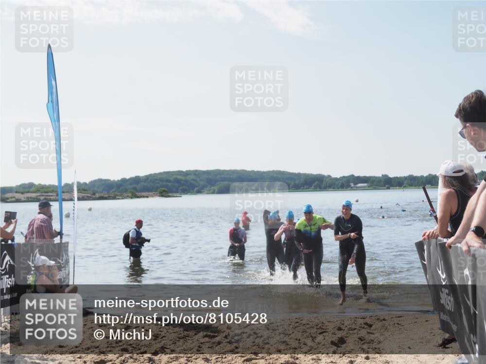 22.06.2025 - Viking Triathlon MichiJ http://msf.ph/oto/8105428 22.06.2025 10:50:40 Schwimmen 24, 48, 202, 402, 418, 533 meine-sportfotos.de